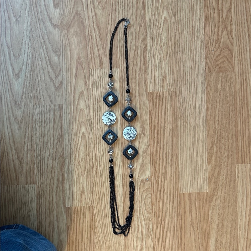Elegant Black and White Necklace